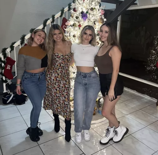 Hot friends [4] by Responsible_Soil74