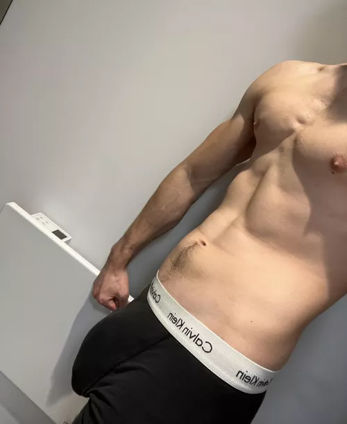 How’s the physique? And bulge ofc 😉 by Sensationalpackage