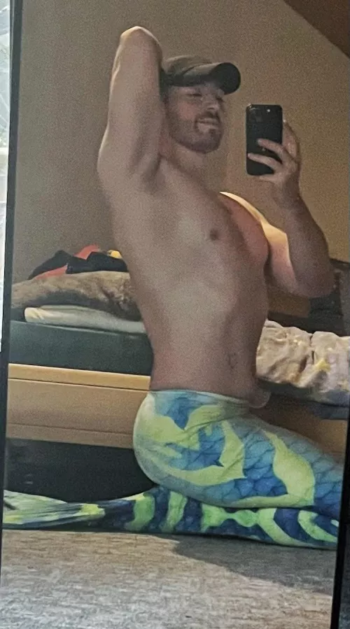 I just wanna be part of that world… I know the quality sucks cause my mirror is so small and I had to go so far away but I love this tail💚😍 by TheColdOnes