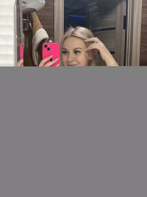 Kiss me like there's no tomorrow, baby! by MindlessBig2165