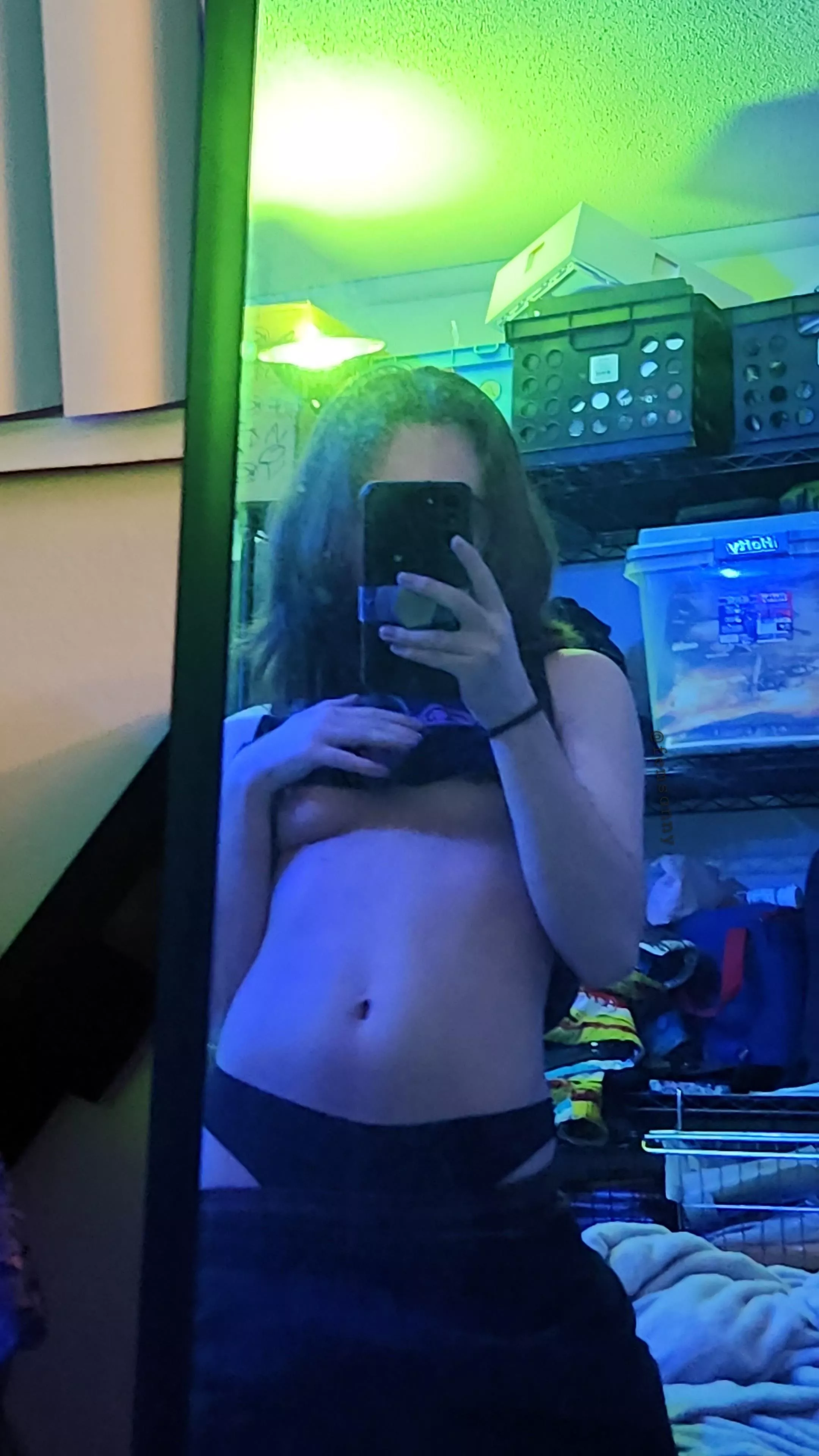 Little treat beneath the sweats 😵‍💫 posted by Turbulent-Lake3565