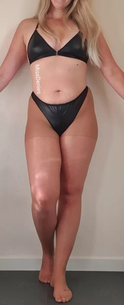 Me wearing my pantyhose! I ❤️ it! by missdenies