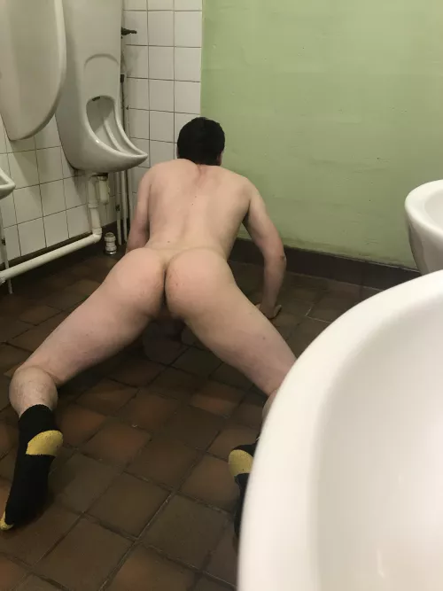 Meet me in the men’s room by cumhungryboycunt