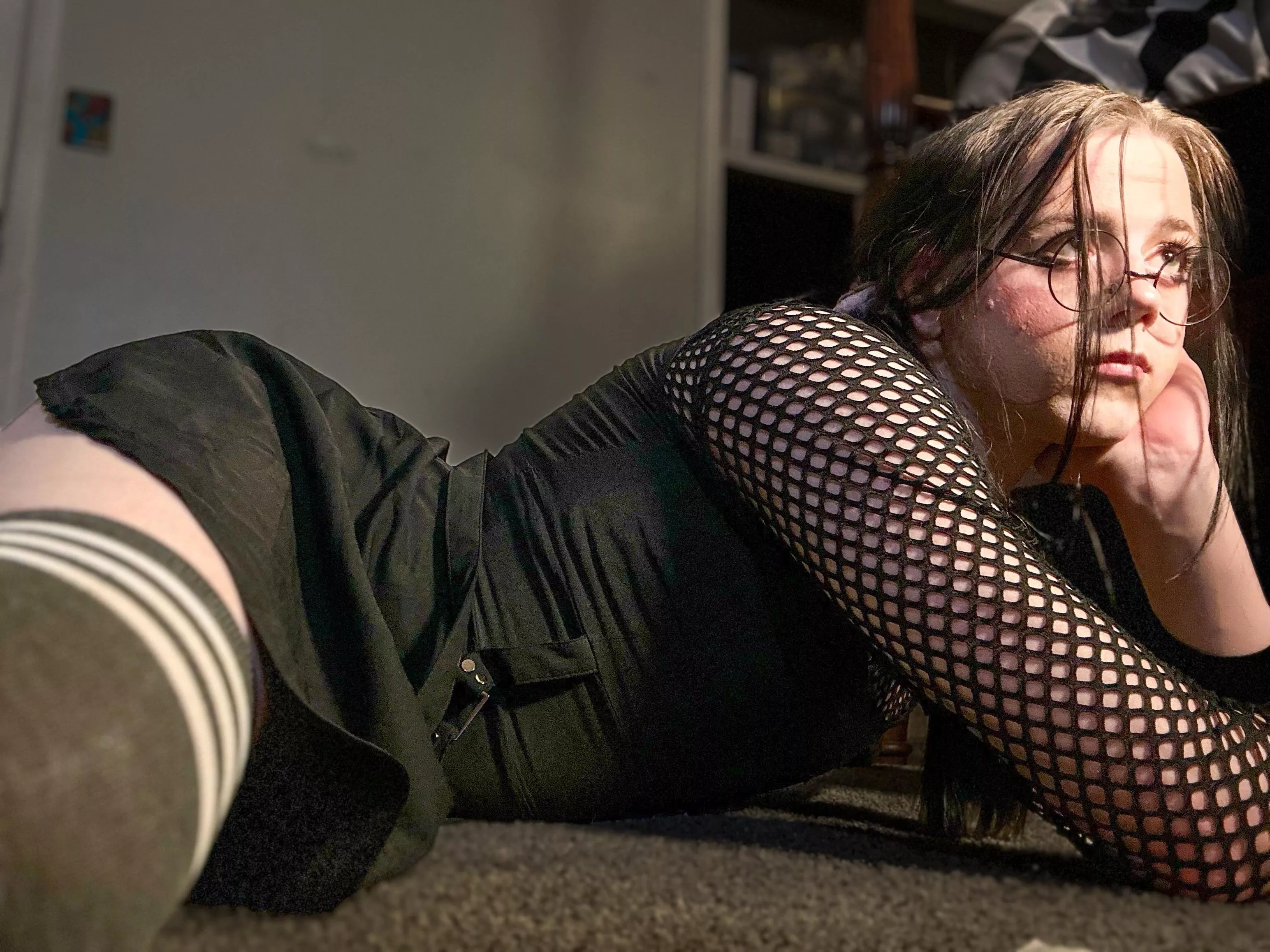 New outfit, new poses posted by Ordinary_Audience281