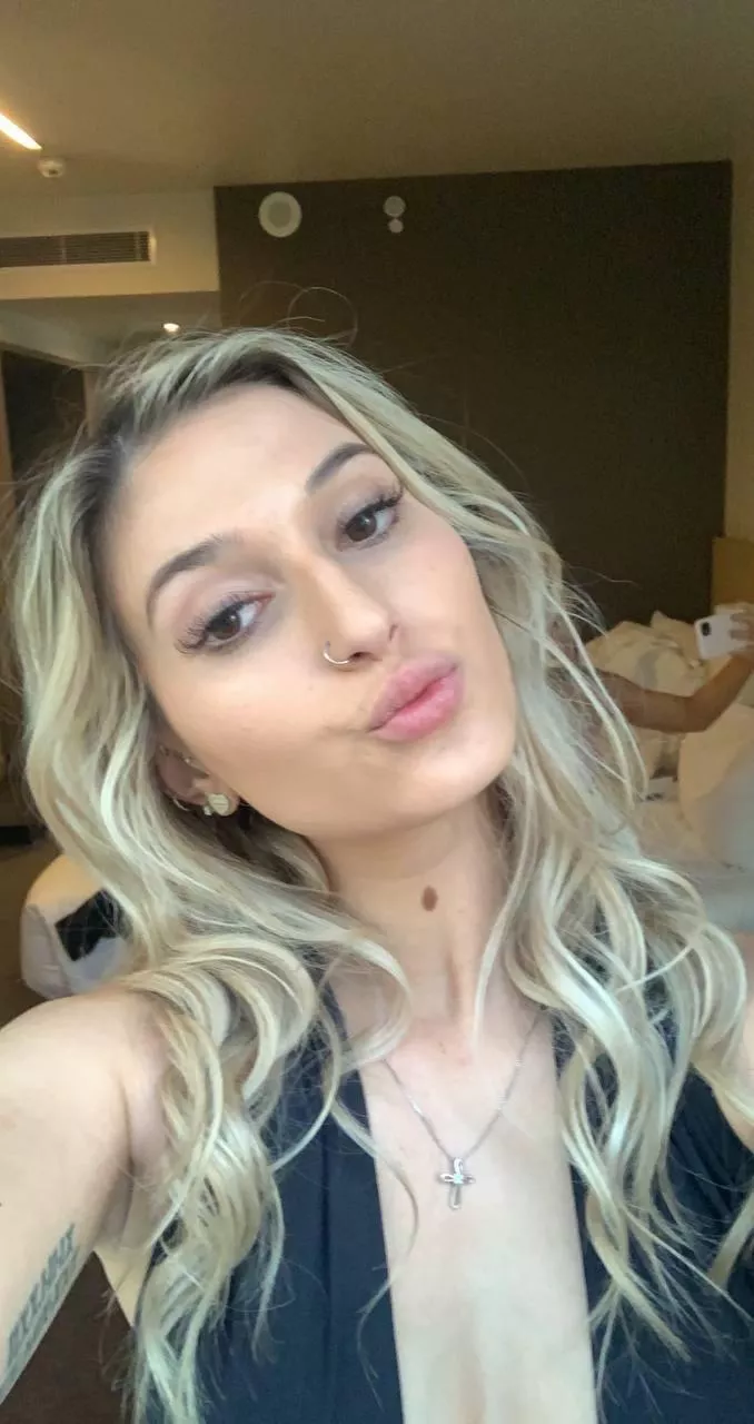 Who wants kisses?💋💋💋 posted by Aussiebabe2023