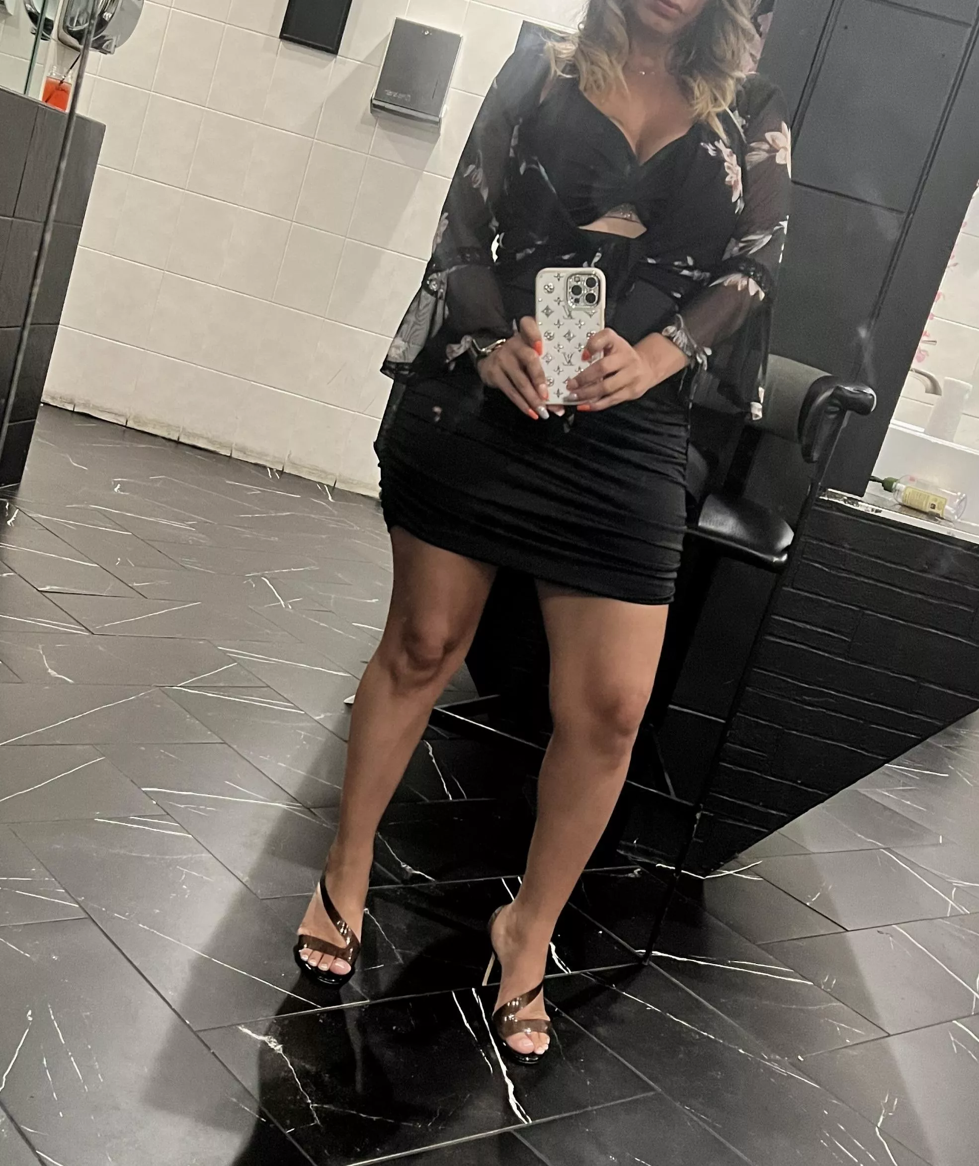 Another bar bathroom selfie posted by Amina-2022