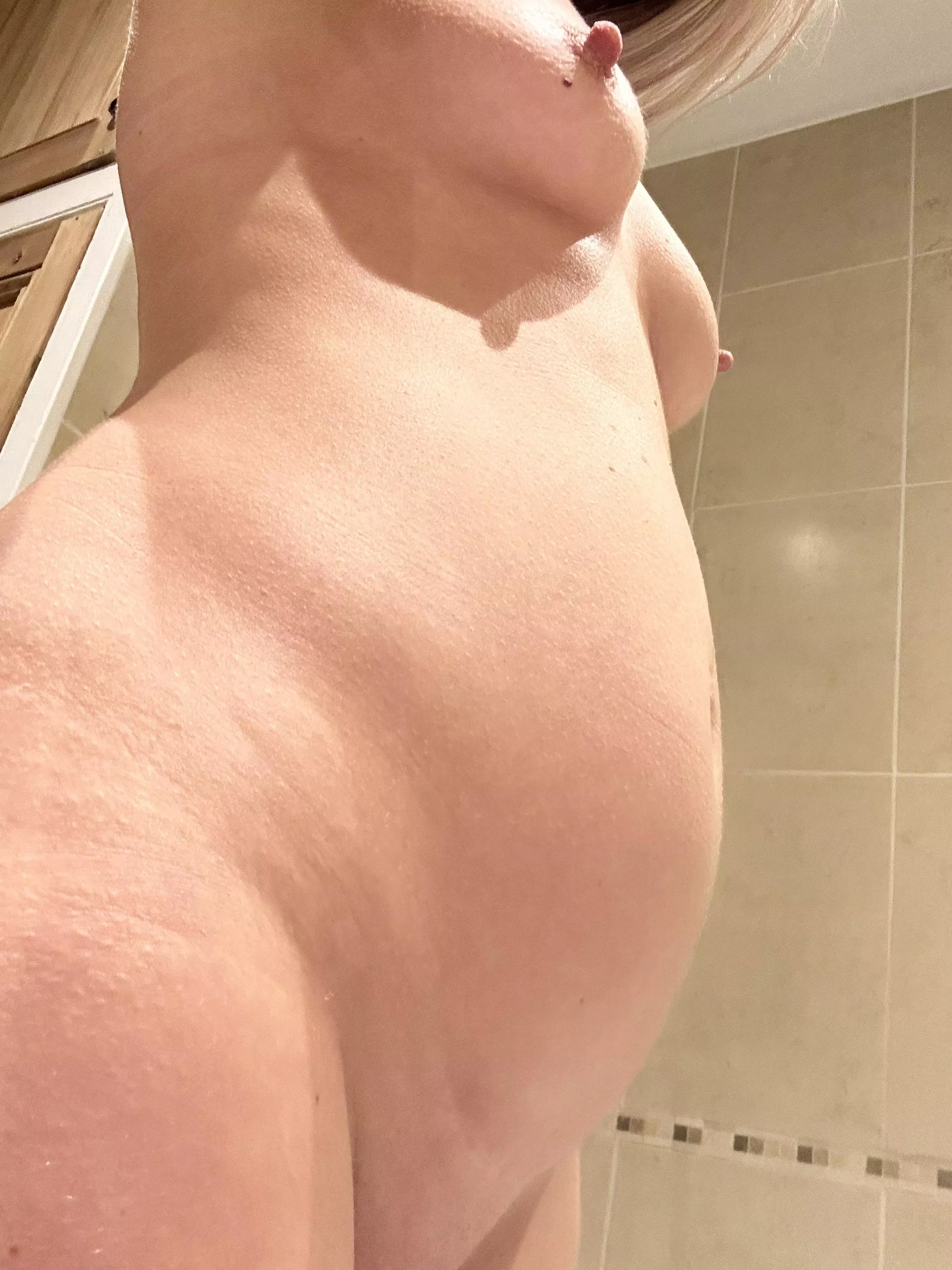 Bath time with the bump suck on my nipples posted by laurarosevip