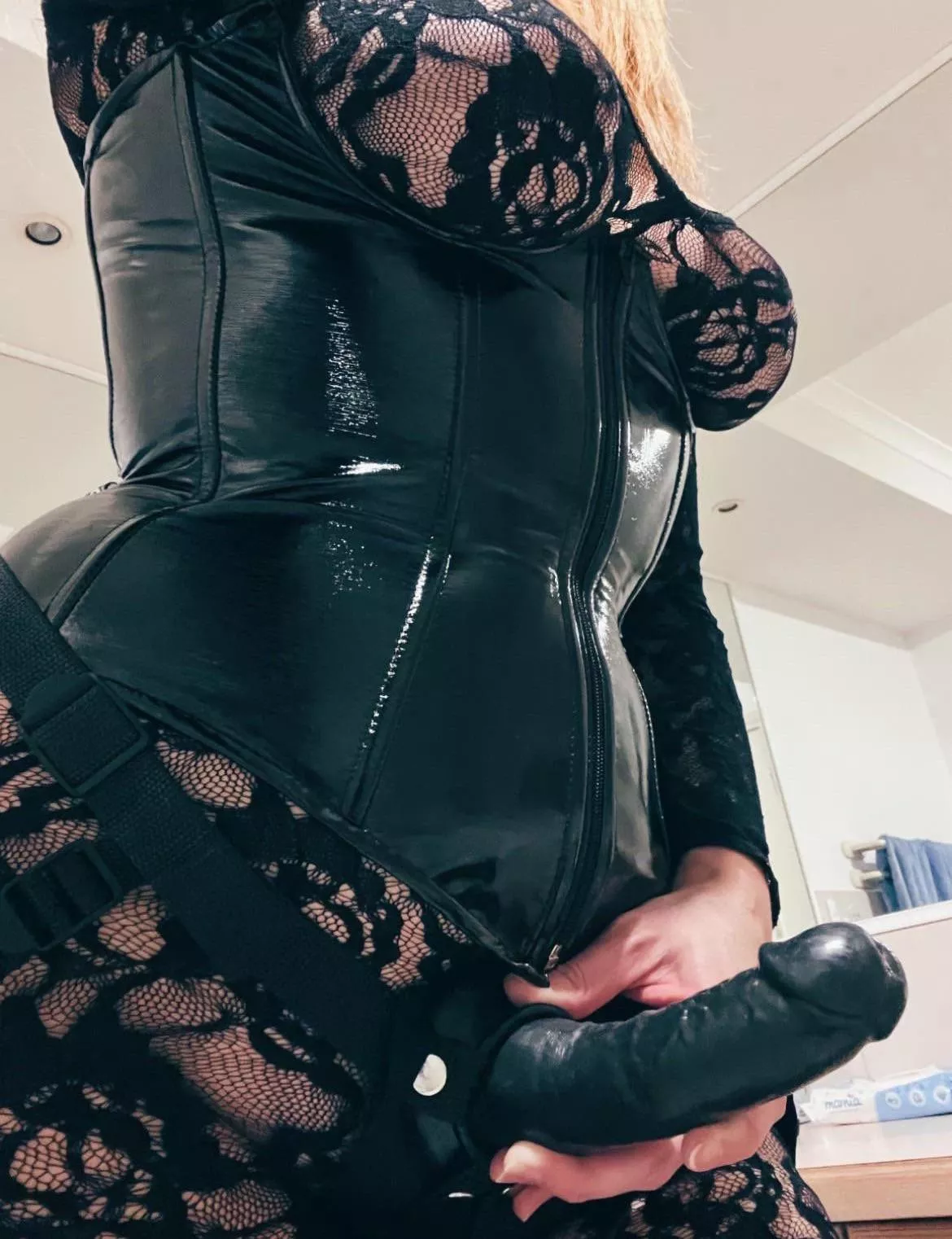 Come to Mommy 🍆🙇🏻‍♂️ posted by MistressLolaInLatex