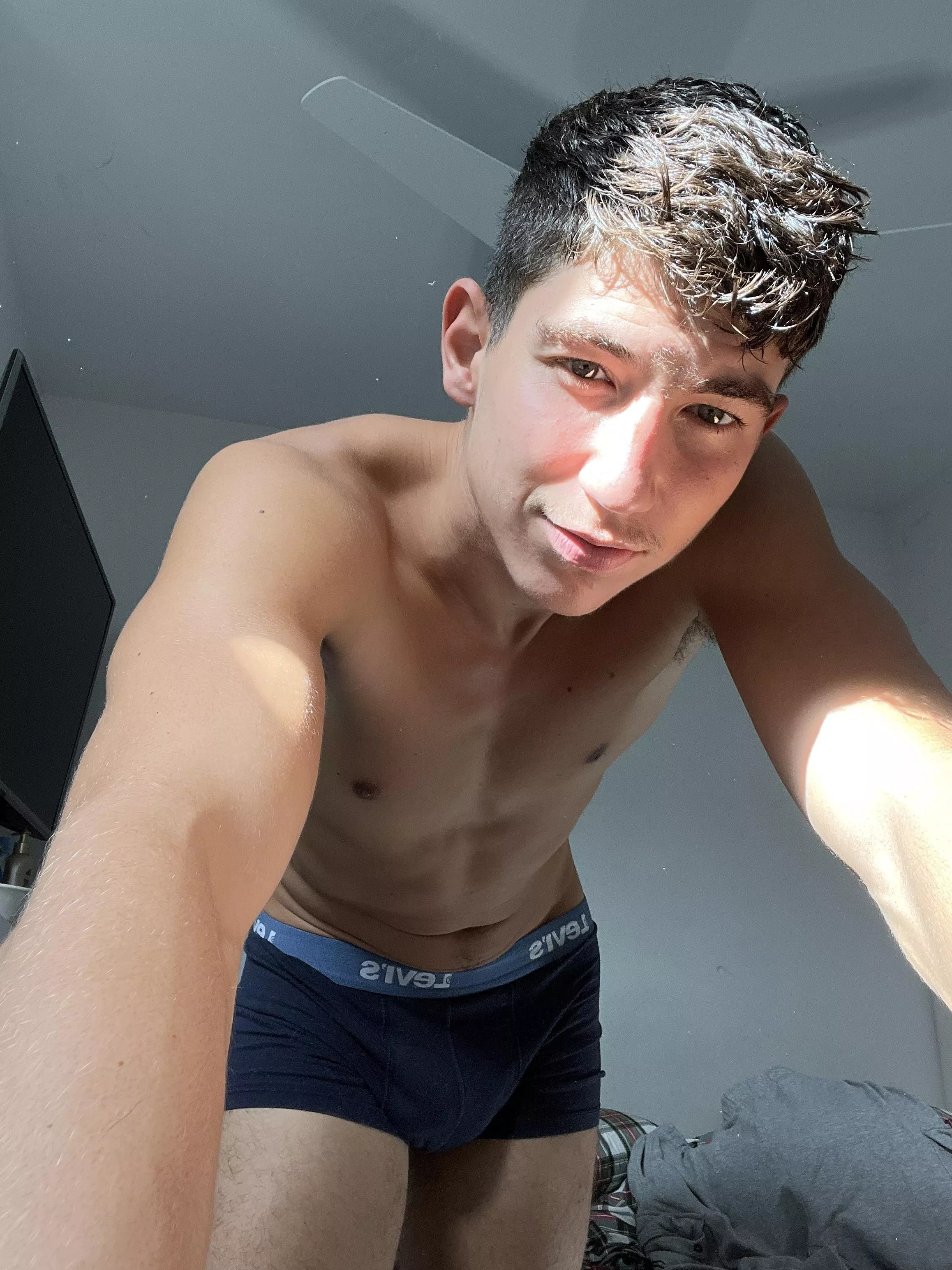 Do you preffer my boxer o my face?🥵 posted by im_bradwilliams