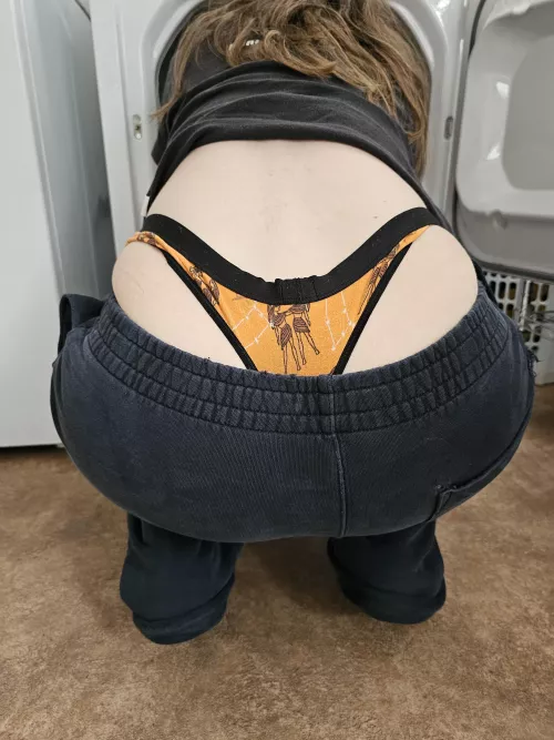 Give me a hand and hoist me by my thong by SisterSleeze