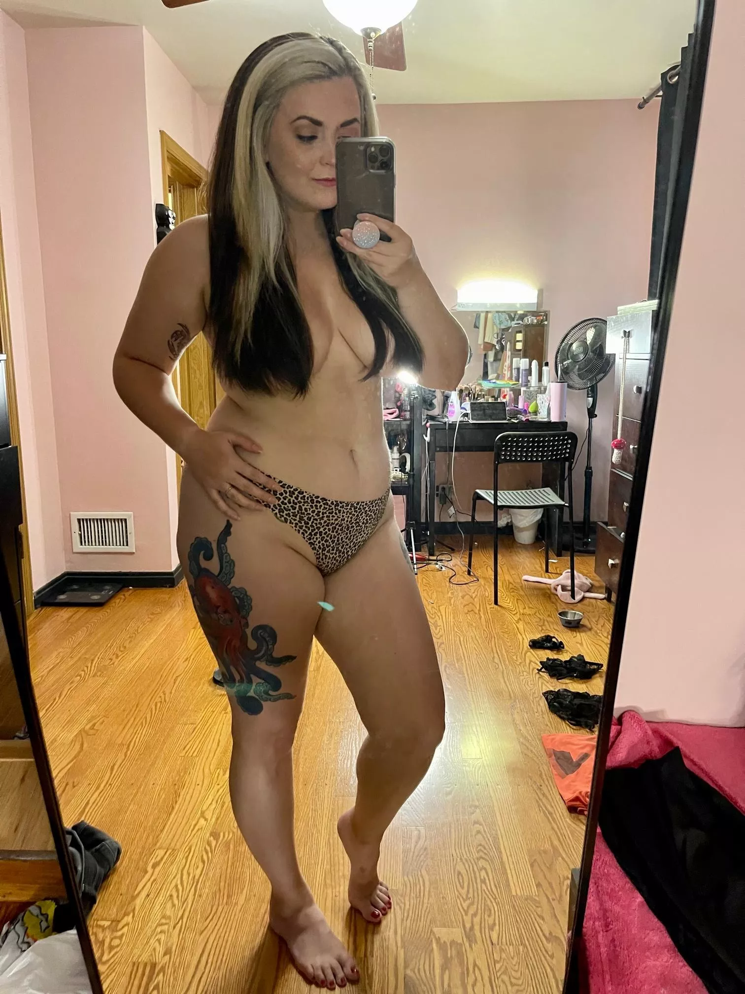 Just a mirror sel(f)ie posted by katastrofe