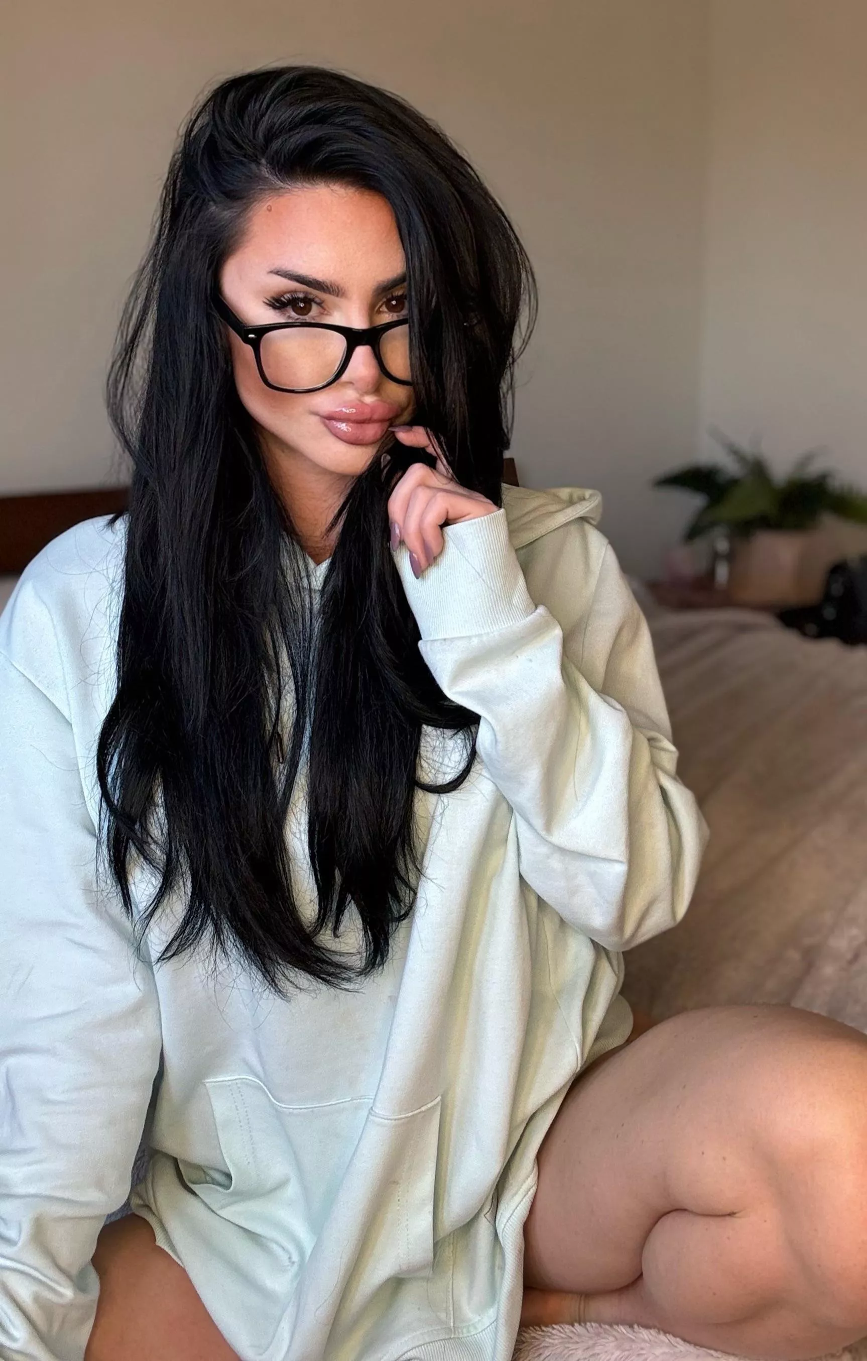 Let me steal your hoodie posted by postarijazl