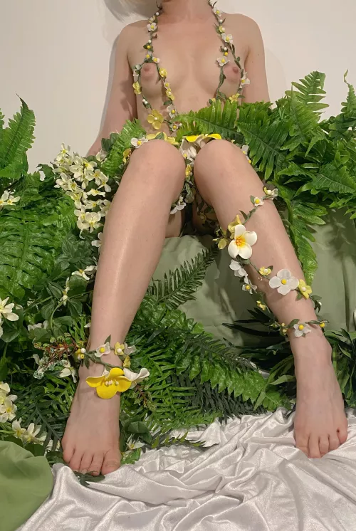 my nude body in jungles by RundownError