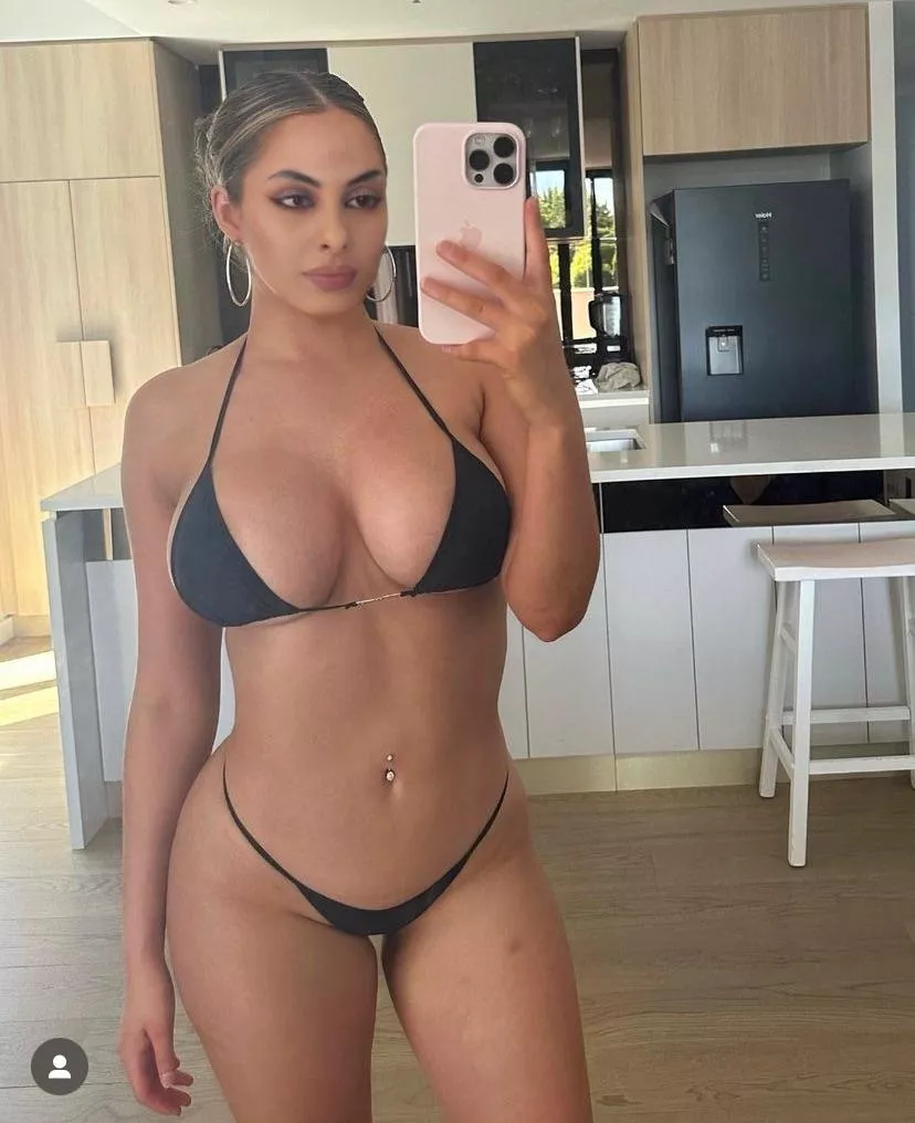 POV: I just sent this to you and asked if you’re free. What do you do? posted by KindBodybuilder99