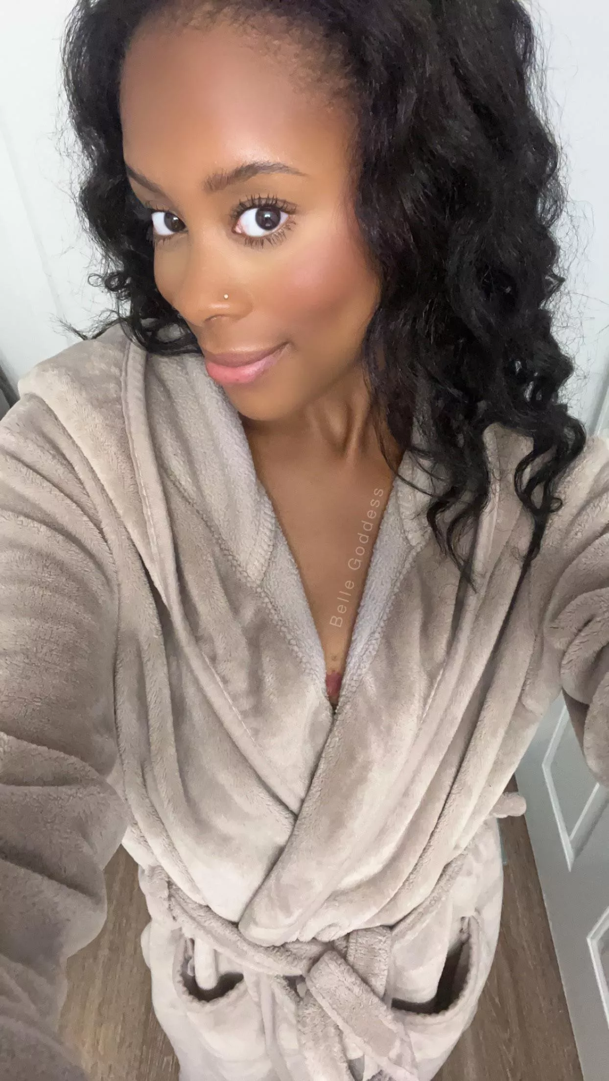 POV your favorite Milf is sending you selfies & nudes posted by bellegoddesss