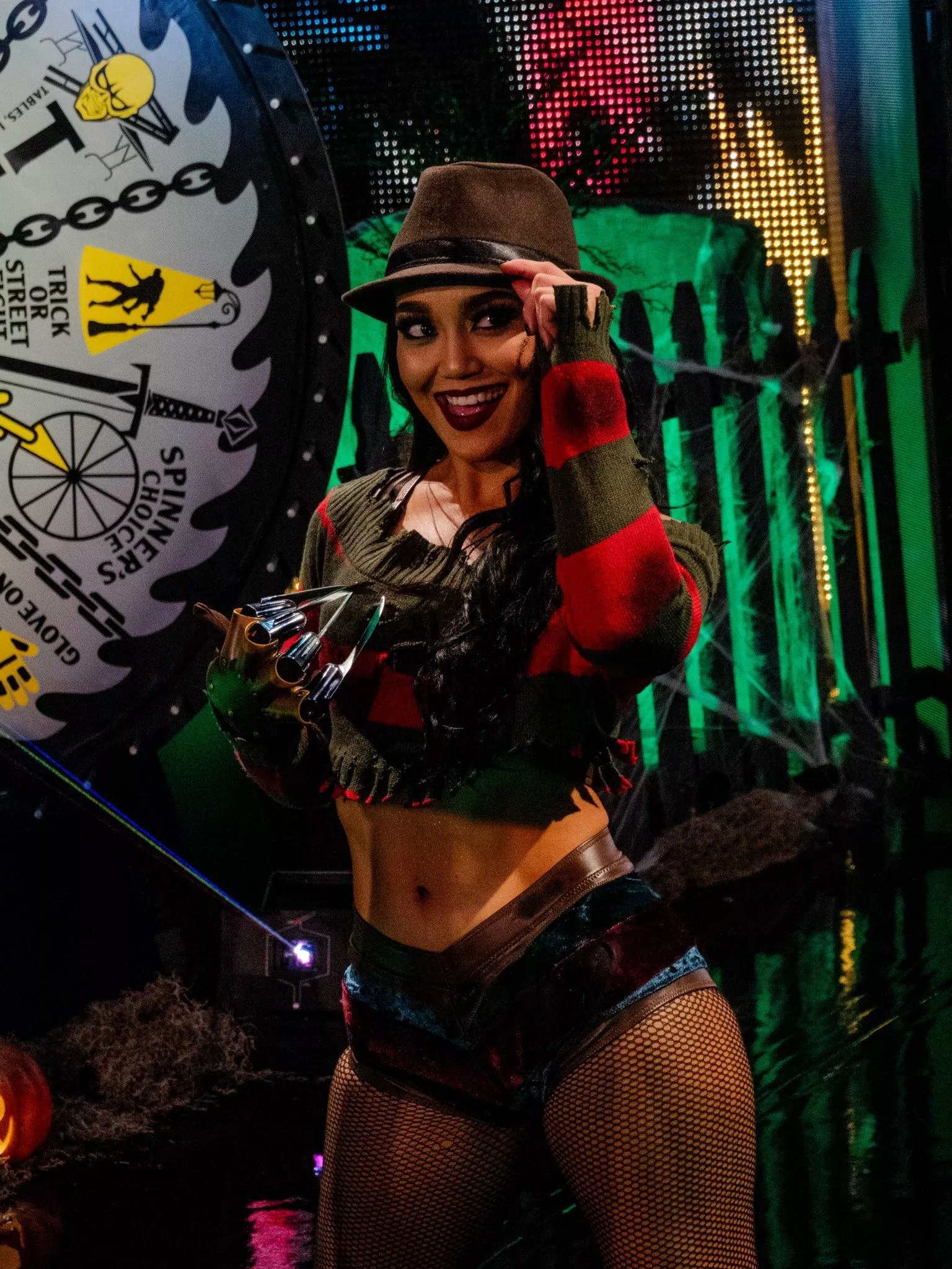 Roxanne Perez posted by SheetAcrobat