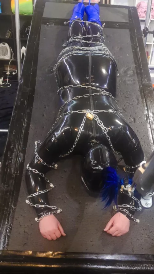 Shiny latex, hella chains, hair pulling machine! by AnnRoweX