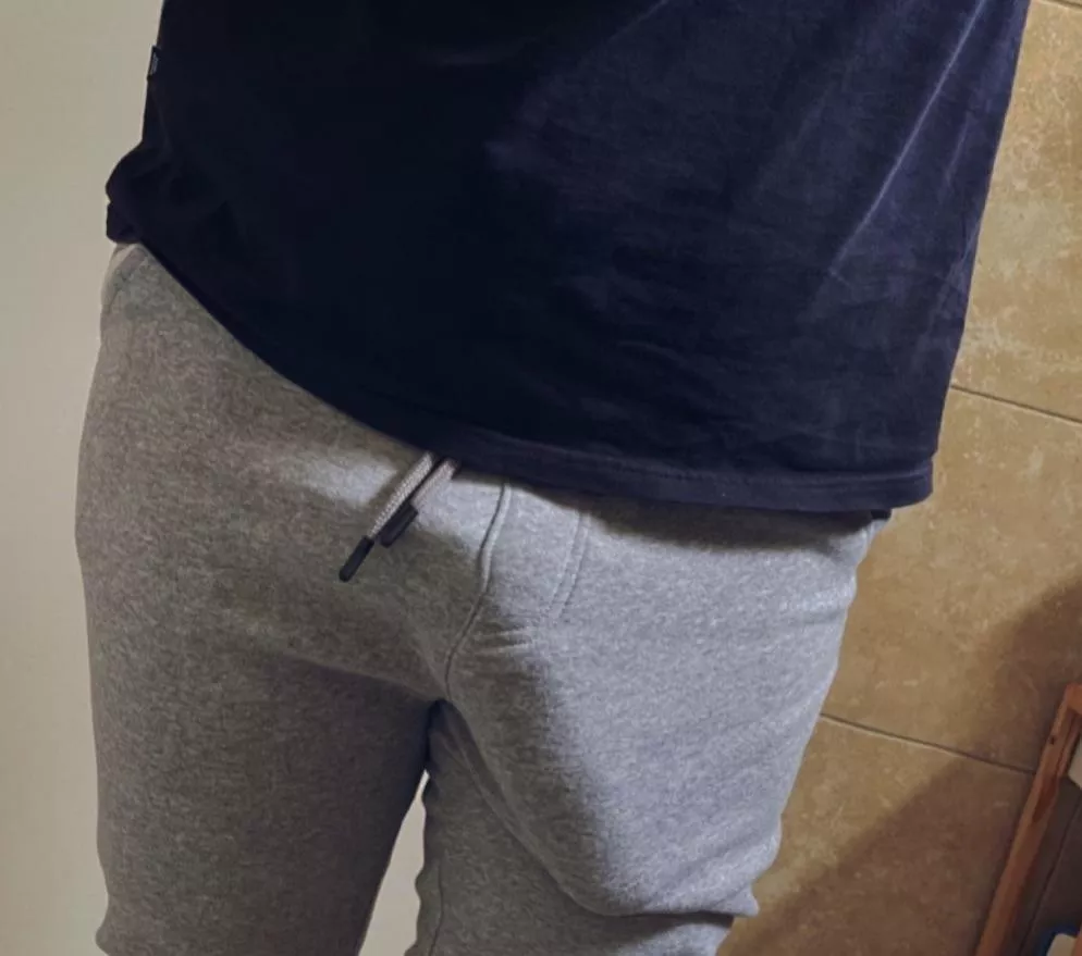 Thick bulge posted by Georgeisbiggger
