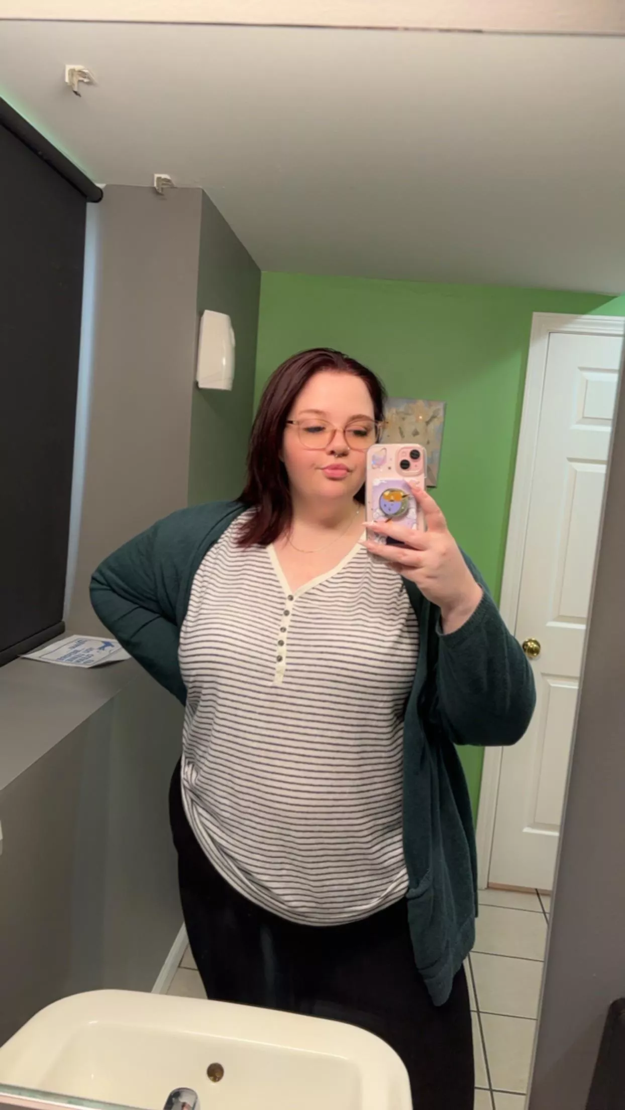 a cute work selfie 😋 posted by Kind-Apricot6348