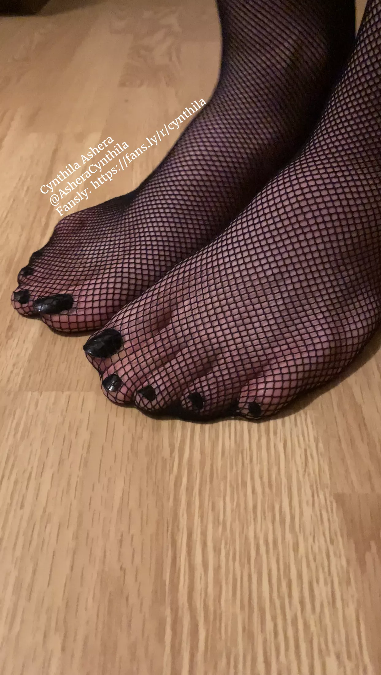 Are you a fan of long toes? 🖤 posted by Ashera_Cynthila