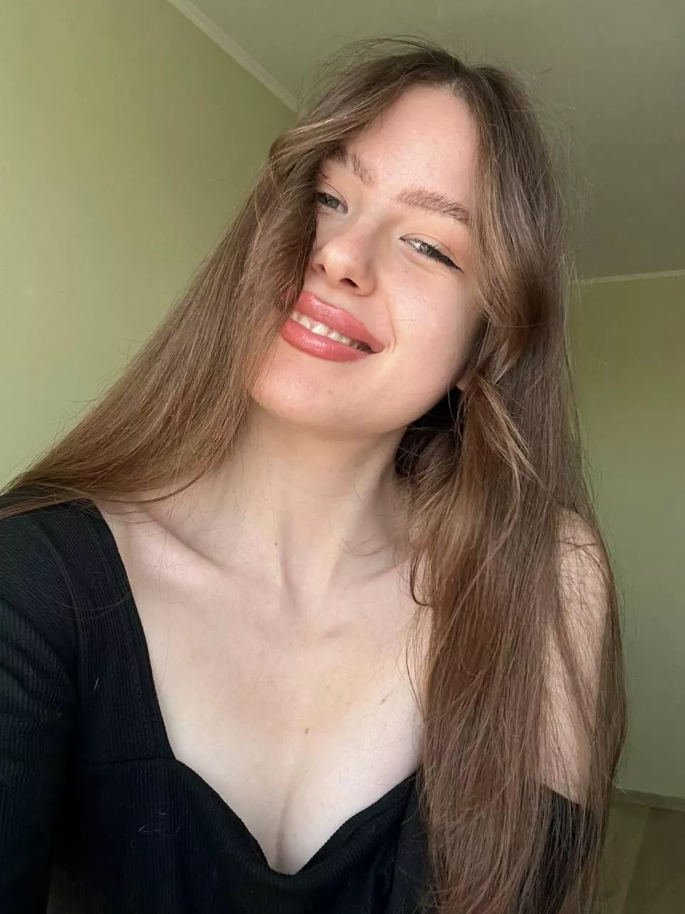 Cute beauty posted by Yummy_Strawberry_535