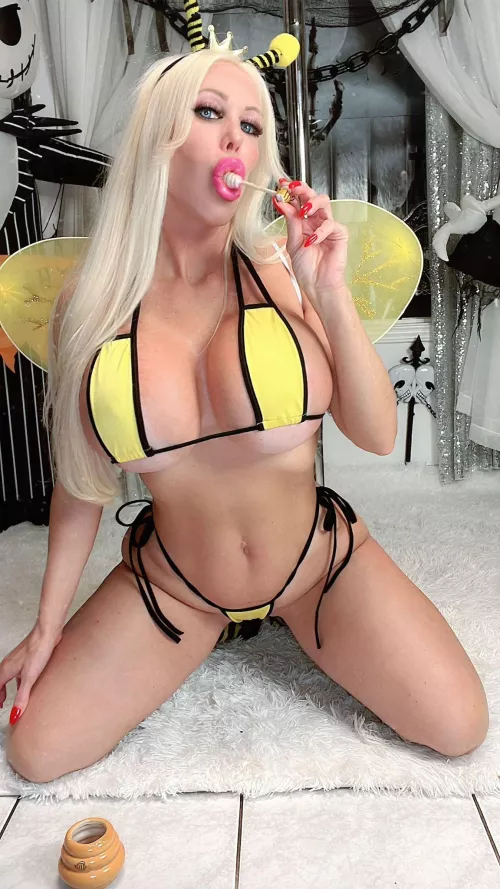 Do you have some honey for me to swallow? by Curvy-jenna