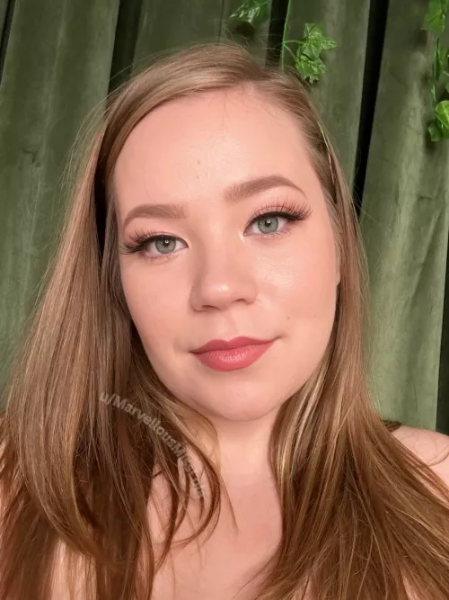 Hi from canada 28f by MarvellousMissLola