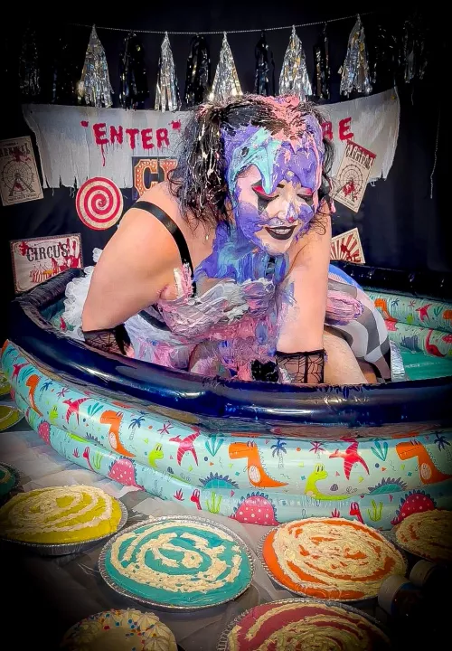 Hmmm which one to choose ? 🥧🖤💦 by MissNoireNFToy