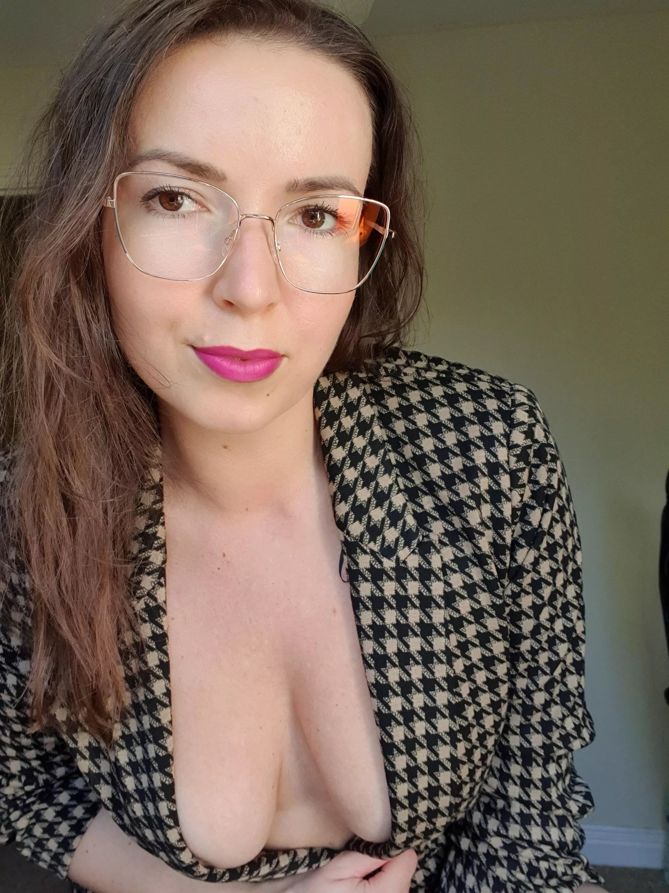 I encourage staring 👀 posted by Bonbonitka