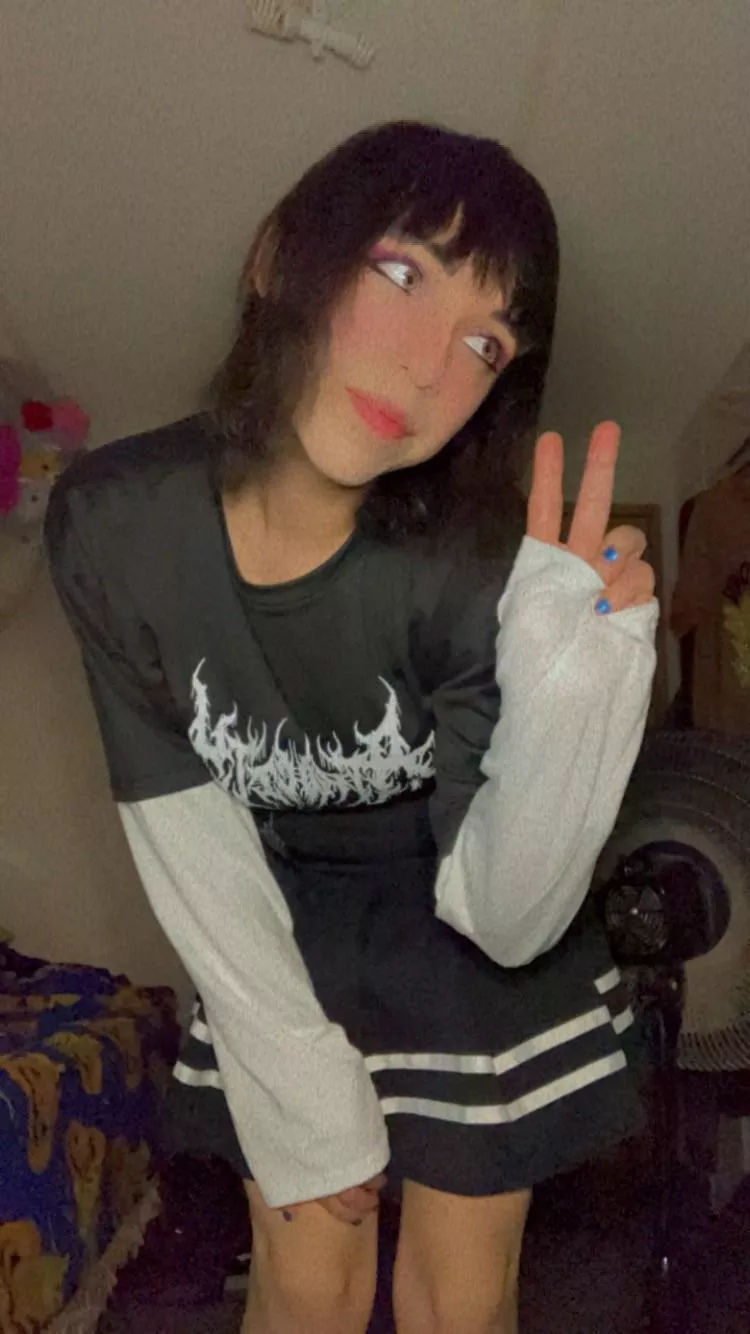 I just want to be pretty 🖤 posted by autumnsnow612