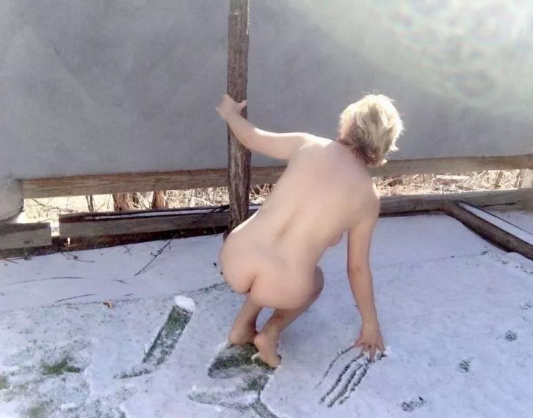 Those chilly days are nipping at more than just your heels! 😄🥶❄️❄️❄️Brrrrrrrrrrr❄️❄️❄️ posted by NancyJustNudism