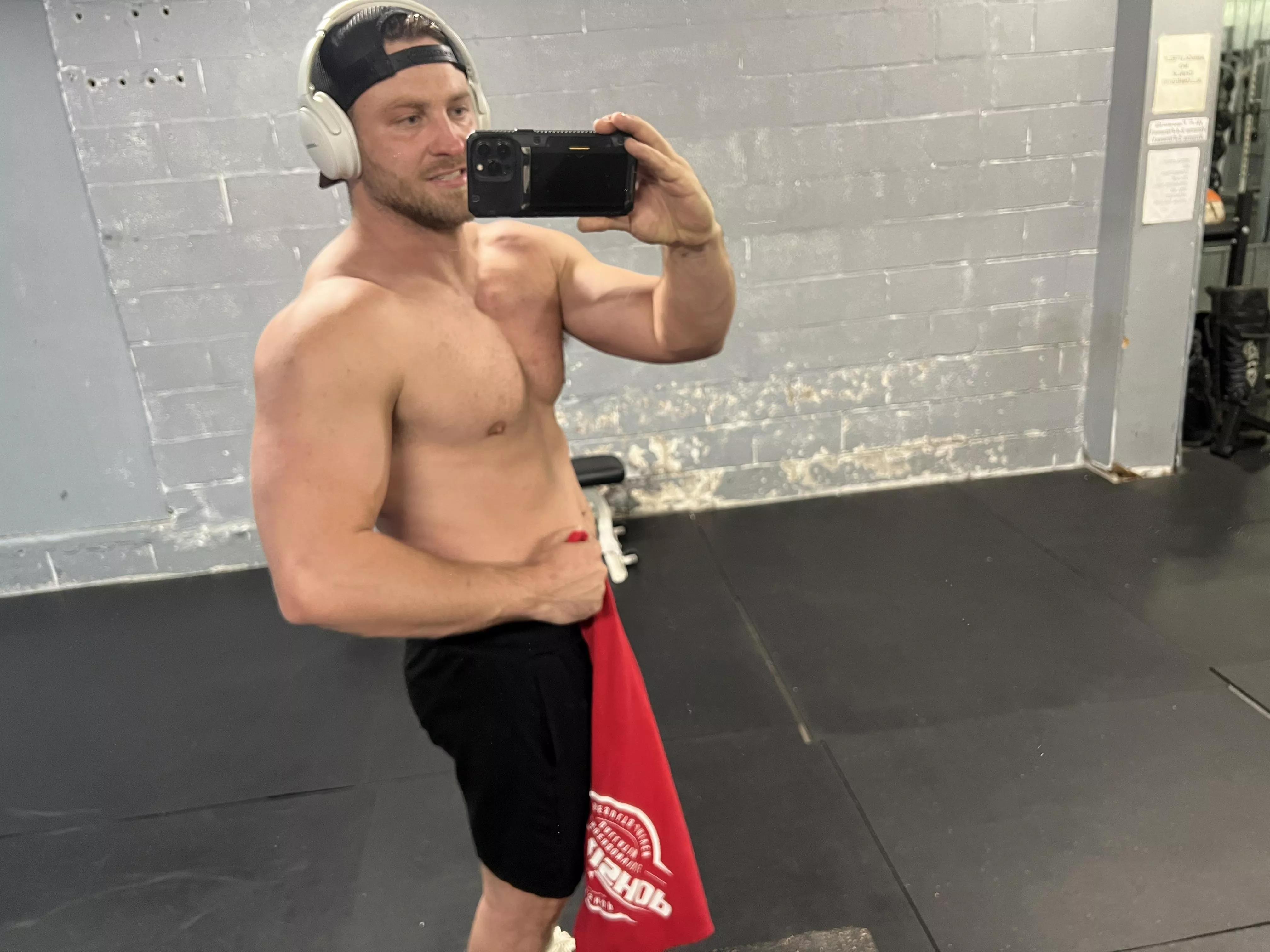 Trying to resist the dad bod despite having 3 kids lol [34] posted by tnfitfun
