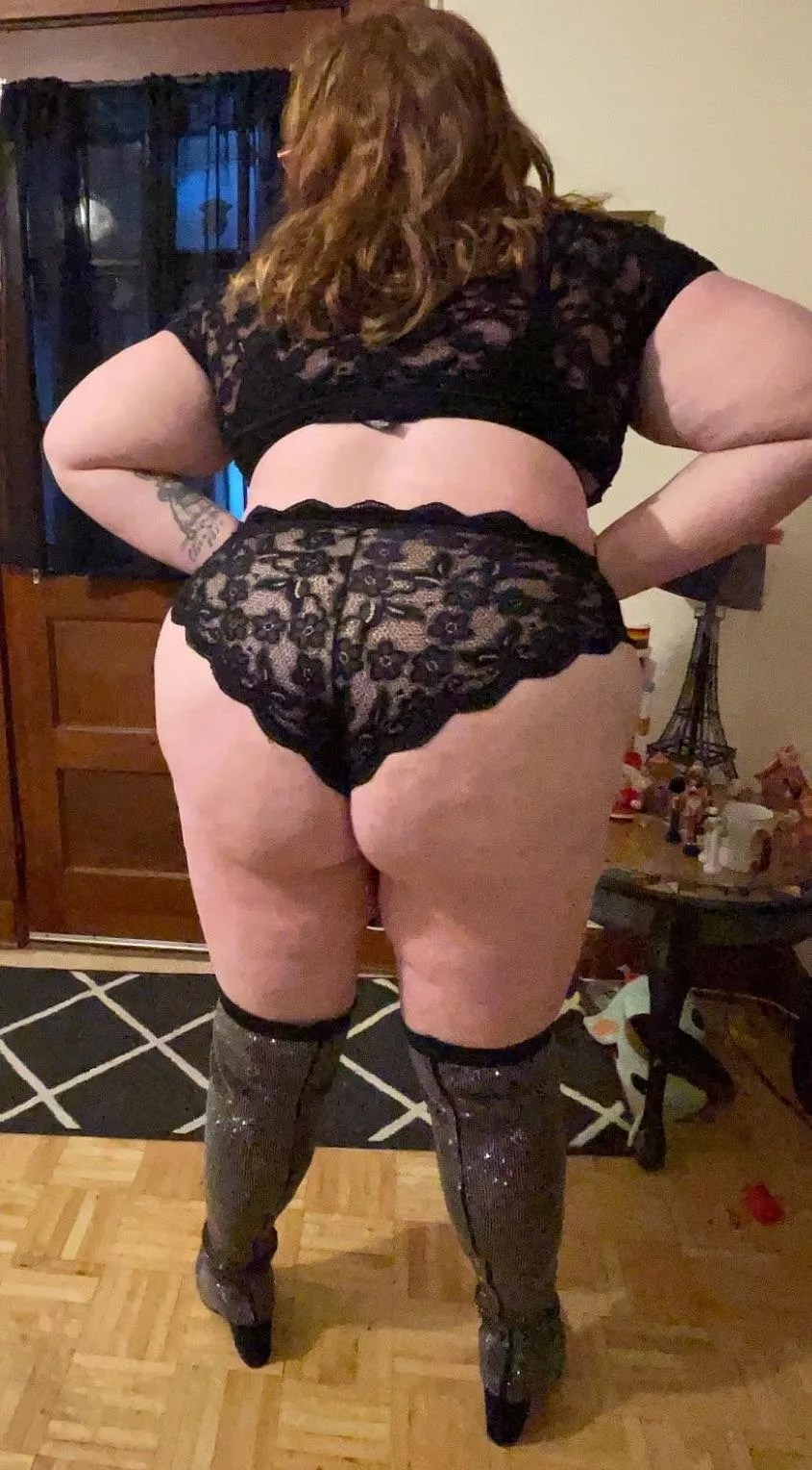 Booty needs attention. posted by whatsher_namex3