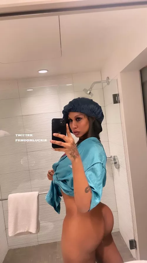 Demoness in the flesh🩸 by Luckiesuniverse