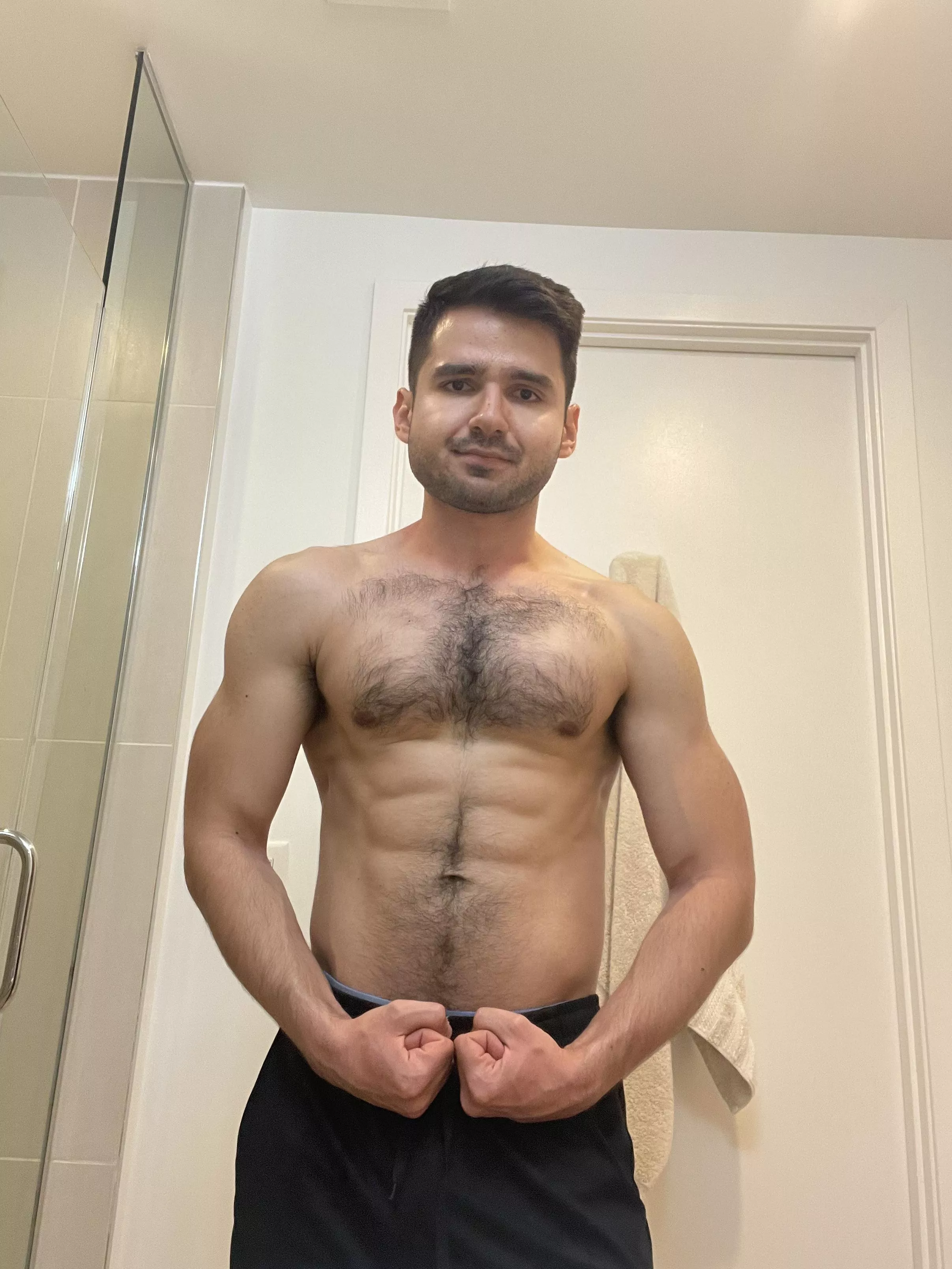 Hey everyone. 25yo, new to this. Nerdy guy who’s also into fitness/working out. Happy to be a part of this community 😊 posted by scruffygaynerd