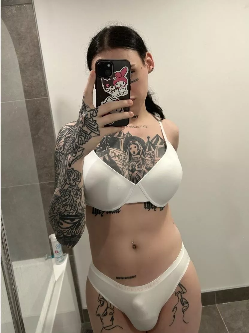 is my bulge big enough for you ? 💘 posted by teslabby3