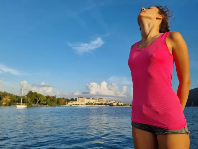 It's getting chilly on the beach by SimkaFox