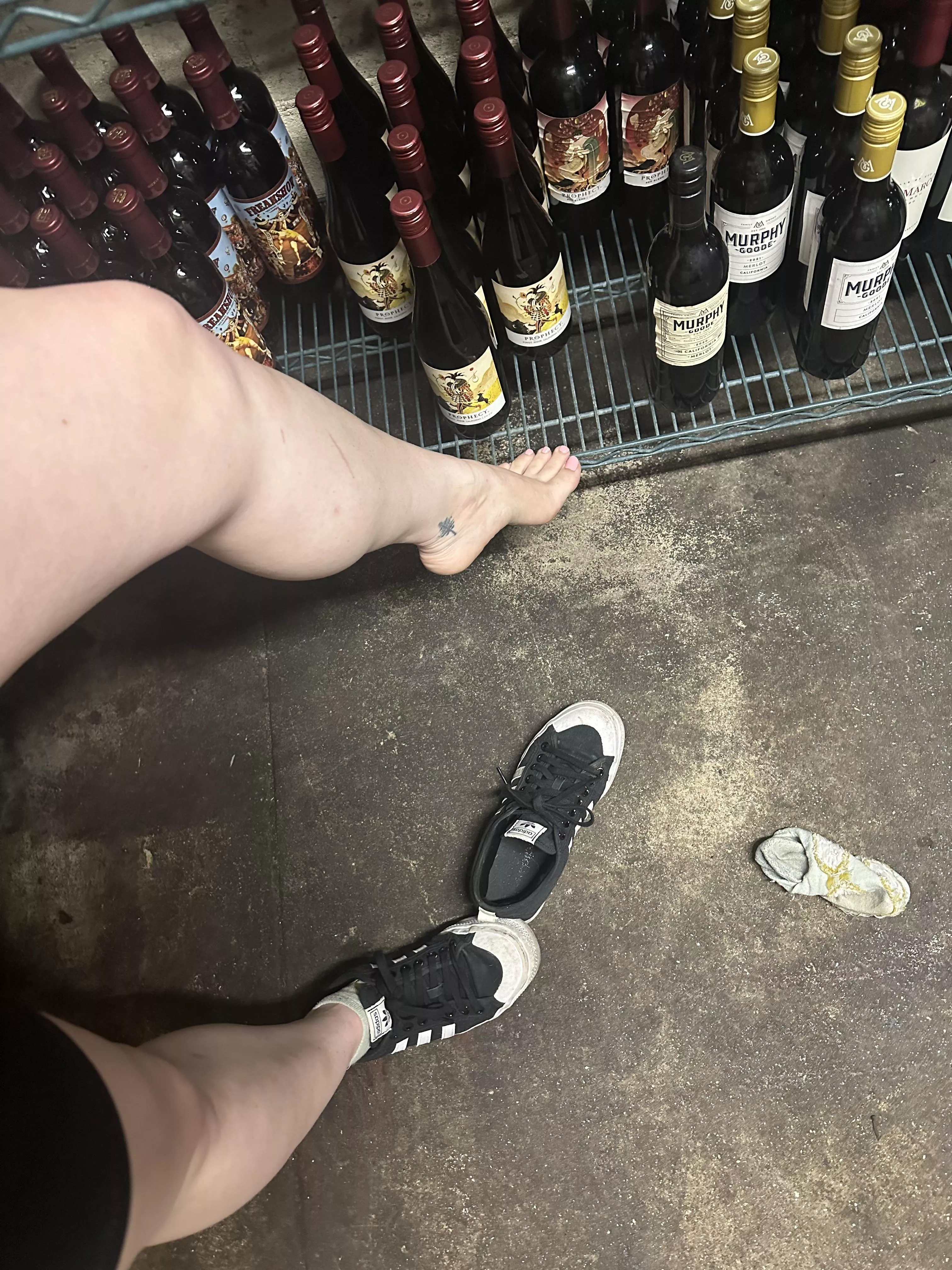 Just a bartender showing off… posted by ariellegoddesss