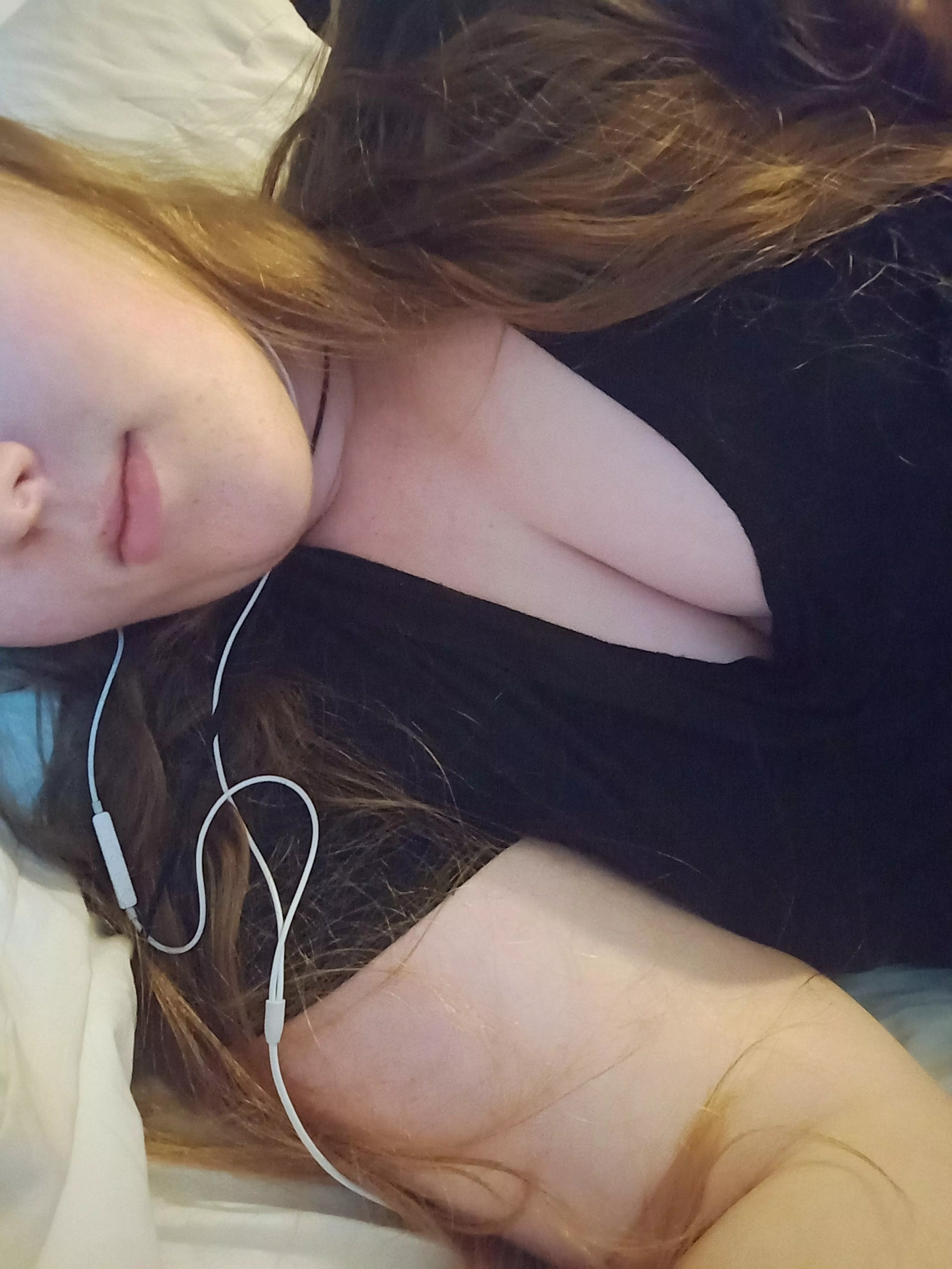 Just having a lazy day in bed 🥰 posted by StefanieHorns