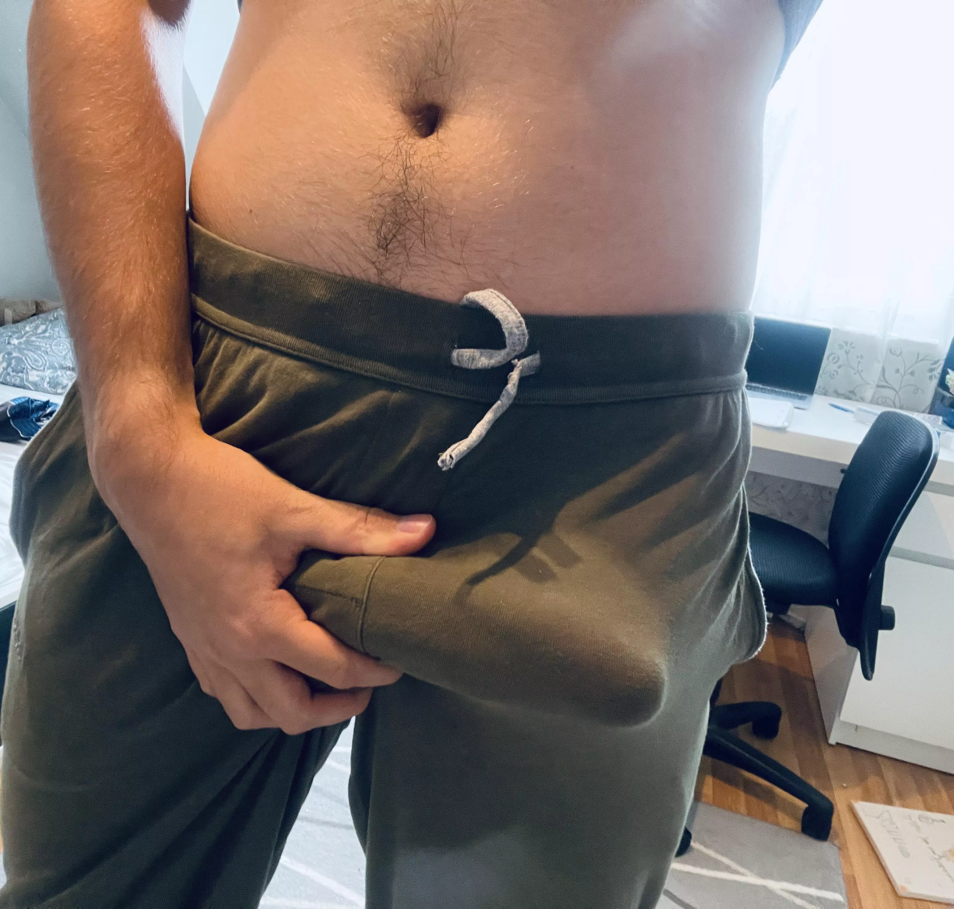 Little bulge in my sweatpants posted by thickjan