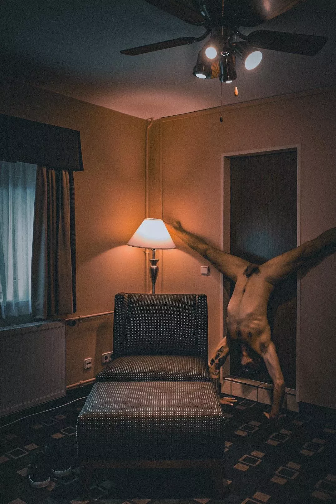 Moody Hotel Handstand posted by ulixeshaus