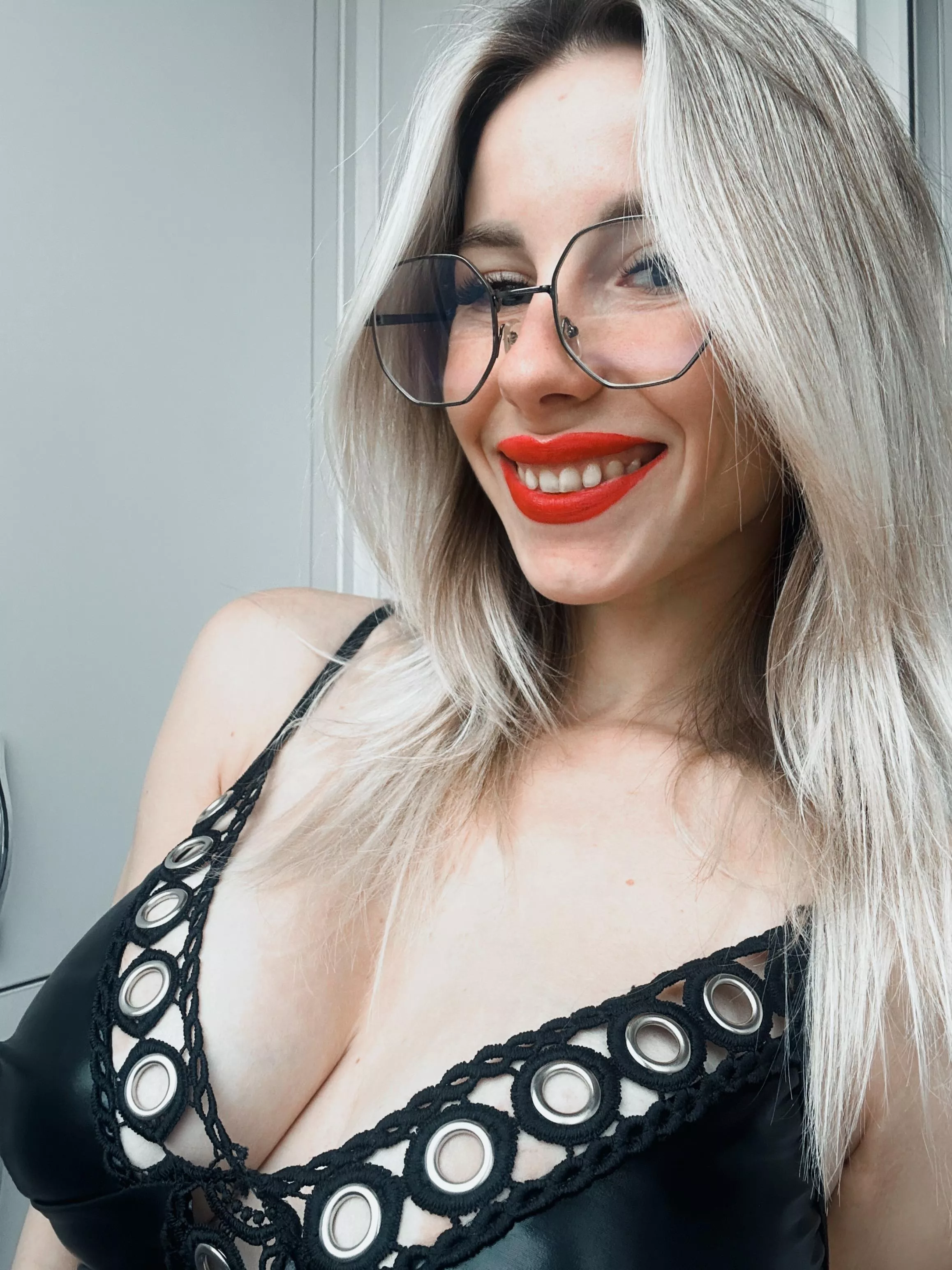 Red lipstick and glasses make me very slutty posted by Casuallyquote