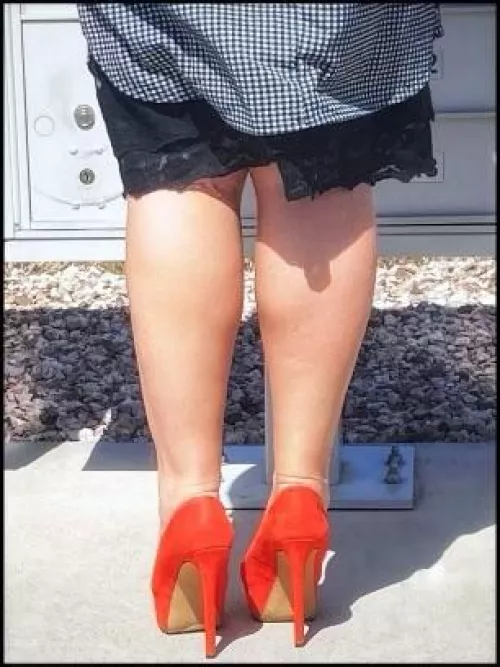 A pop of orange 🧡🖤 by AZ_Heel7Wife