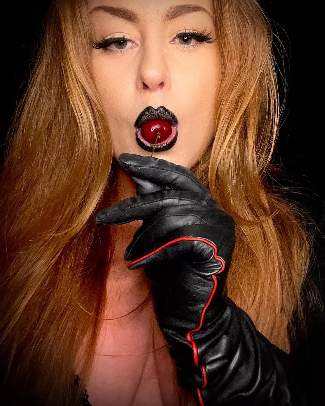 Hey there tiger.. let's test this lipstick 😘🐯😘 posted by sweet8lb6ozbabyjesus