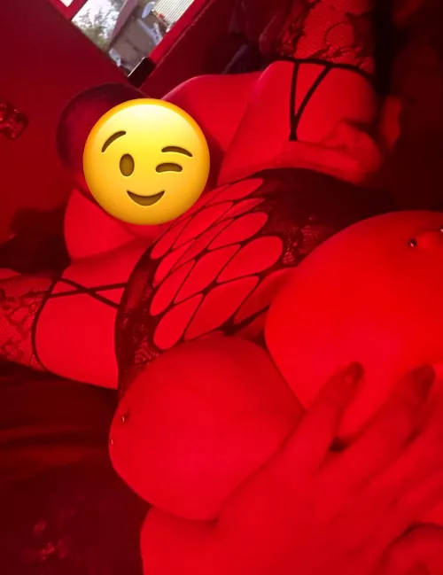 Hotwife looking for a bull play with or without hubby. Must be 20 miles from Tecumseh or it won’t work. Must be able to play on weekends. by michigancouple9093