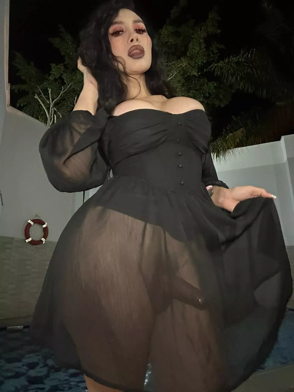 How's my Halloween costume? I'm a vampire mommy ready to suck posted by anoblirigj