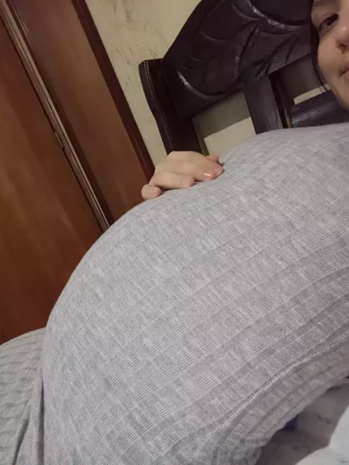 my dress can't support my belly😅🐷 by Fabianam06