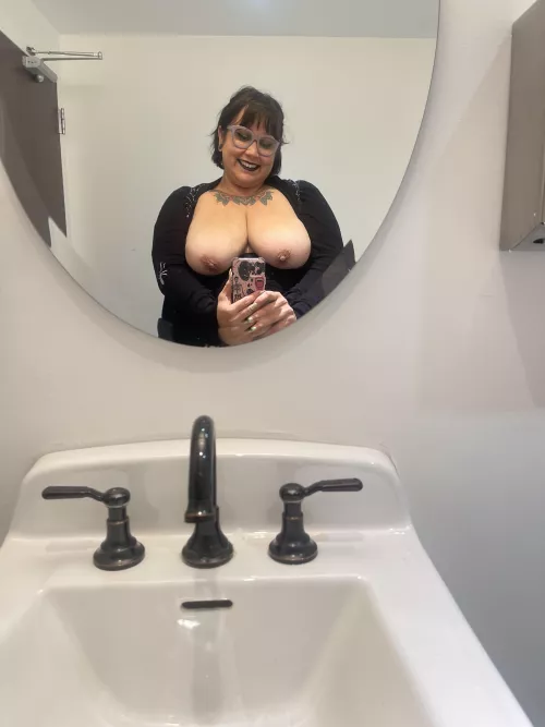 Texting you at work by anomalee-spectre