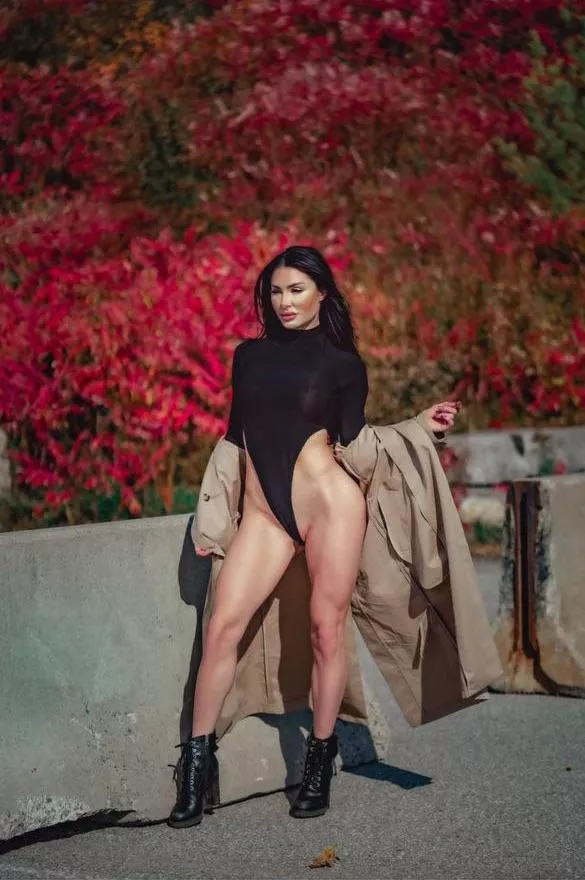 What I wear when I want the neighbors dads to notice me on my afternoon walk posted by valumso