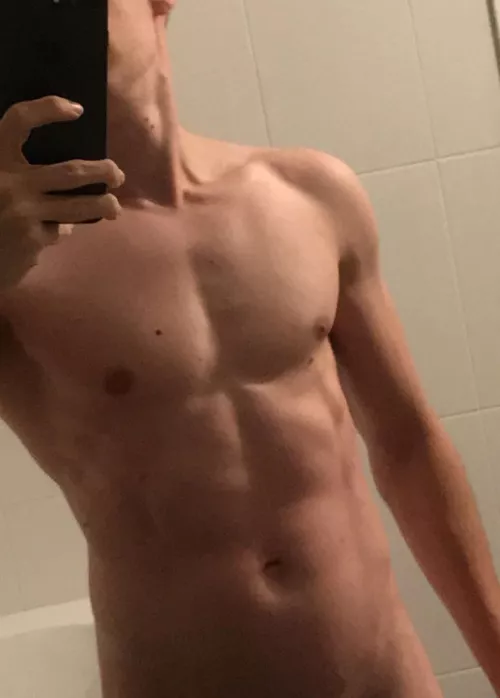 18 new here! Here my second pic! Still need coaching on how to show off 🥹😂 by Ok_Try_3424